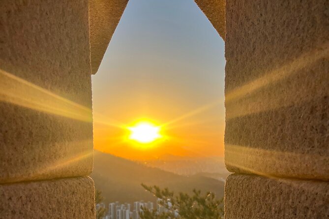Seoul Day Tour, Inwangsan Sunset Hiking and Dinner - Dinner Experience