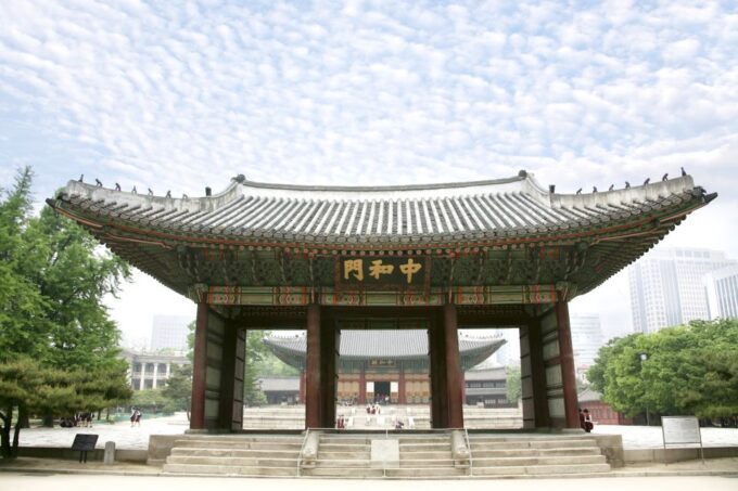 Seoul: Deoksugung Palace Half Day Walking Tour - Frequently Asked Questions