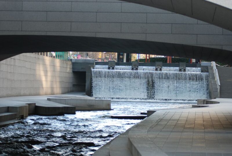 Seoul: Full-Day Royal Palace and Shopping Tour - Gyeongbokgung Palace