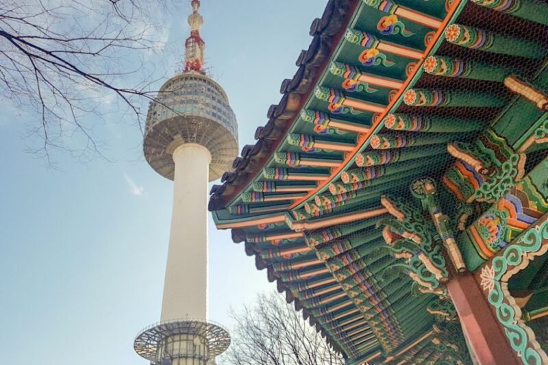 Seoul: Gyeongbok Palace and Bukchon Hanok Walking Tour - Bukchon Hanok Village Exploration