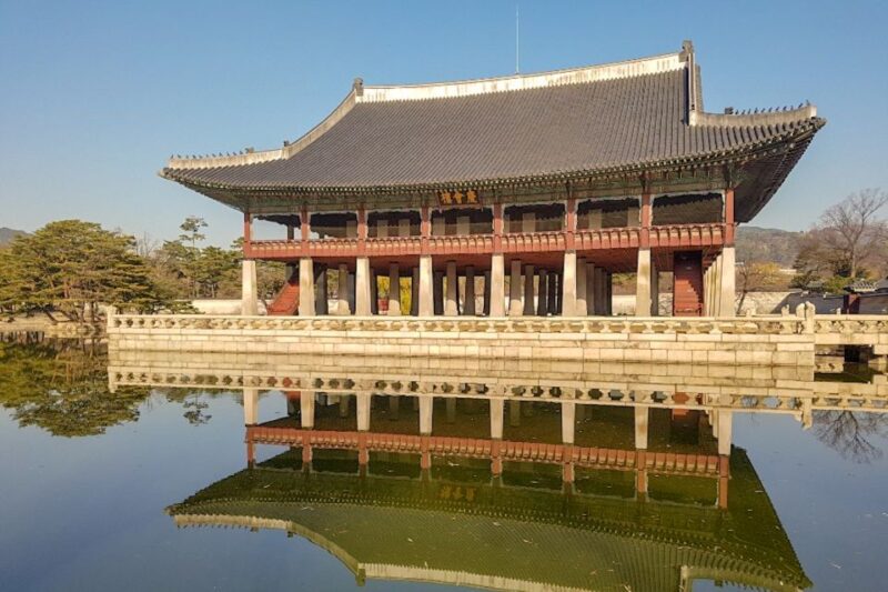 Seoul: Gyeongbok Palace and Bukchon Hanok Walking Tour - Namdaemun Market and Namsan Mountain