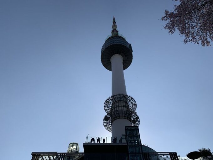 Seoul: Gyeongbok Palace and Bukchon Hanok Walking Tour - Transportation and Meeting Point