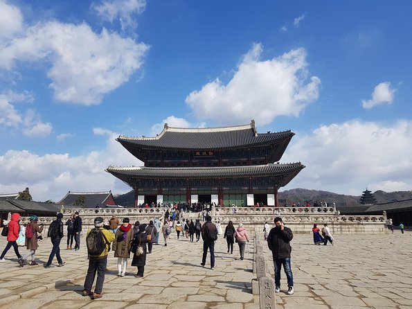 Seoul: Gyeongbok Palace, Bukchon Village, and Gwangjang Tour - Highlights: Ihwha Mural Village