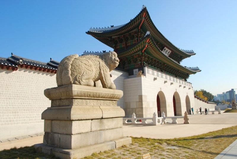 Seoul: Gyeongbokgung Palace, Bukchon Hanok Village, and Gwangjang Market Tour - Bukchon Hanok Village