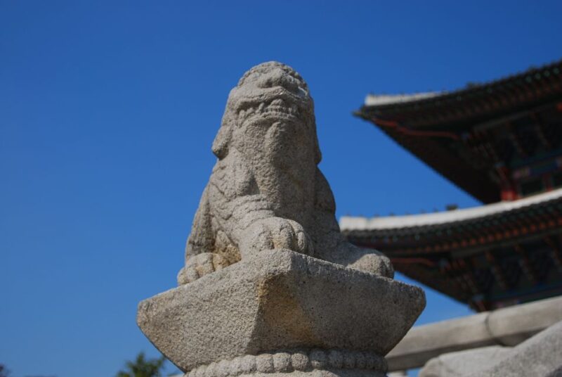 Seoul: Gyeongbokgung Palace, Bukchon Hanok Village, and Gwangjang Market Tour - Bugak Skyway and Palgakjeong