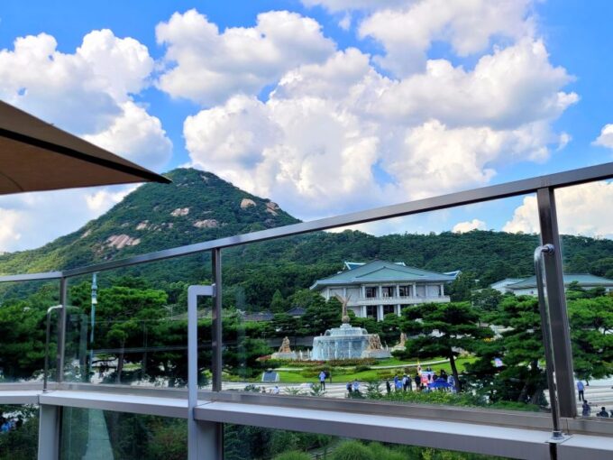 Seoul: Gyeongbokgung Palace, Jogyesa Temple, and the Blue House (Cheongwadae) - Directions and Transportation