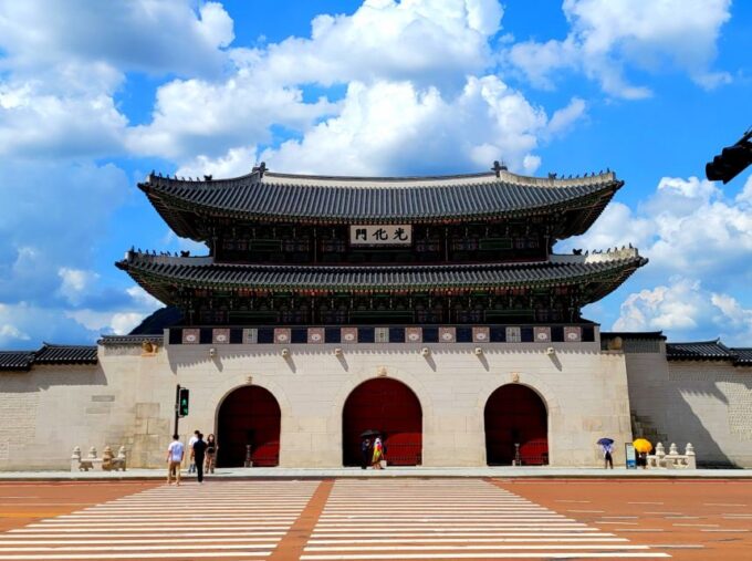 Seoul: Gyeongbokgung Palace, Jogyesa Temple, and the Blue House (Cheongwadae) - Frequently Asked Questions