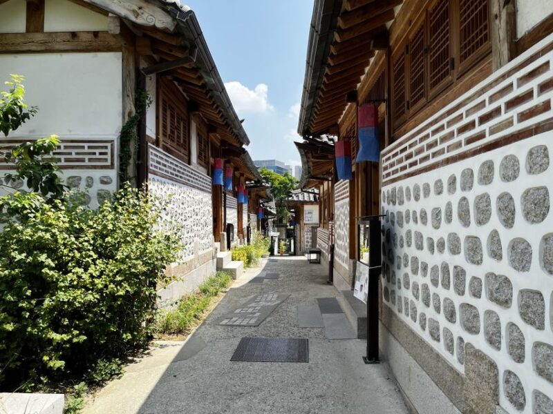Seoul: Haunted Outdoor Escape Game - Accessing the Donuimun Museum Village