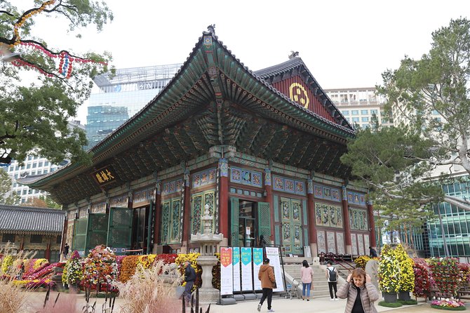 Seoul Layover Private Tour From Incheon Airport - Visiting Jogyesa Temple and Bukchon Hanok Village