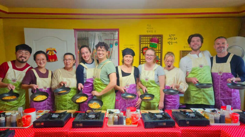 Seoul: Local Home Korean Cooking Class and Market Tour - Key Points