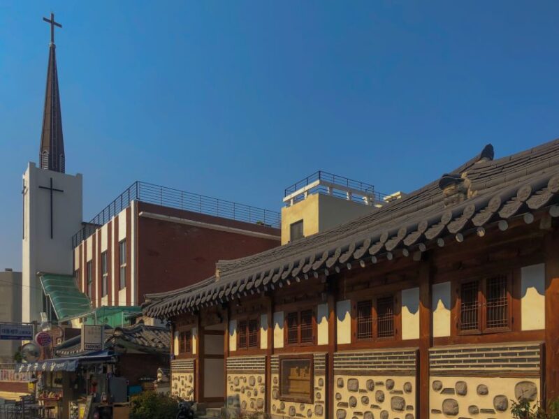 Seoul Outdoor Escape Games: Zombie Royals - Puzzle Solving and Clues