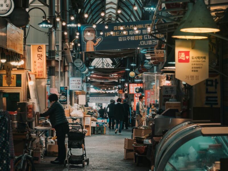 Seoul: Palace, Temple and Market Guided Foodie Tour at Night - Meeting Point