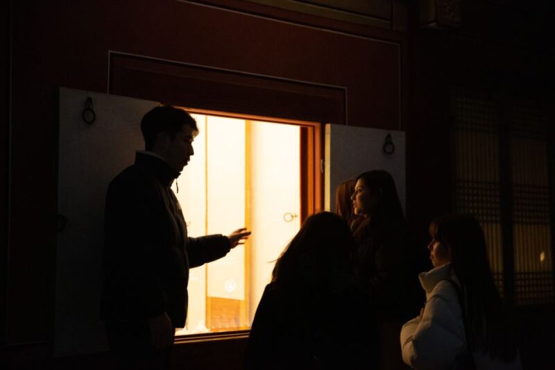 Seoul: Palace, Temple and Market Guided Foodie Tour at Night - Exploring Changgyeonggung Palace