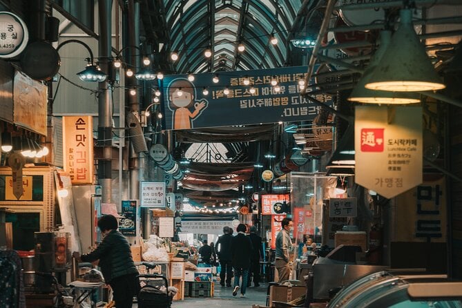 Seoul: Palace, Temple and Market Guided Foodie Tour at Night - Group Size and Transportation