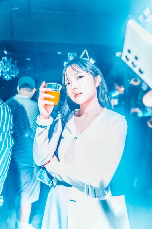 Seoul: Premium Pub Crawl with VIP Bottle Service - Pricing and Overall Value