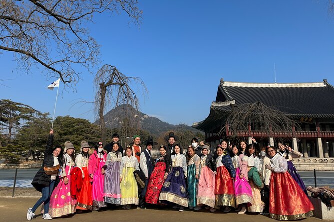 Seoul Private 4 Hour Tour With a Korean Buddy - Exploring Seouls Highlights