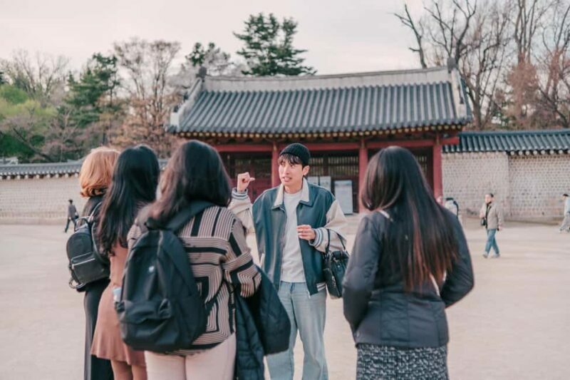 Seoul: Street Photoshoot and Hidden Gem History Walking Tour - An Overview of the Tour Experience