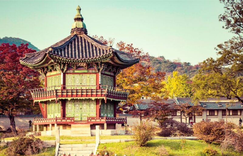 Seoul Your Way: Private Custom Experience With a Local Guide - Exploring Main Sights and Hidden Gems