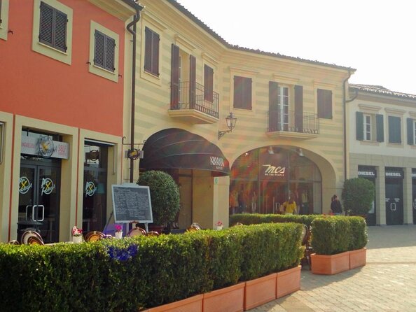 Serravalle Designer Outlet Private Luxury Transfer From Milan - Key Points