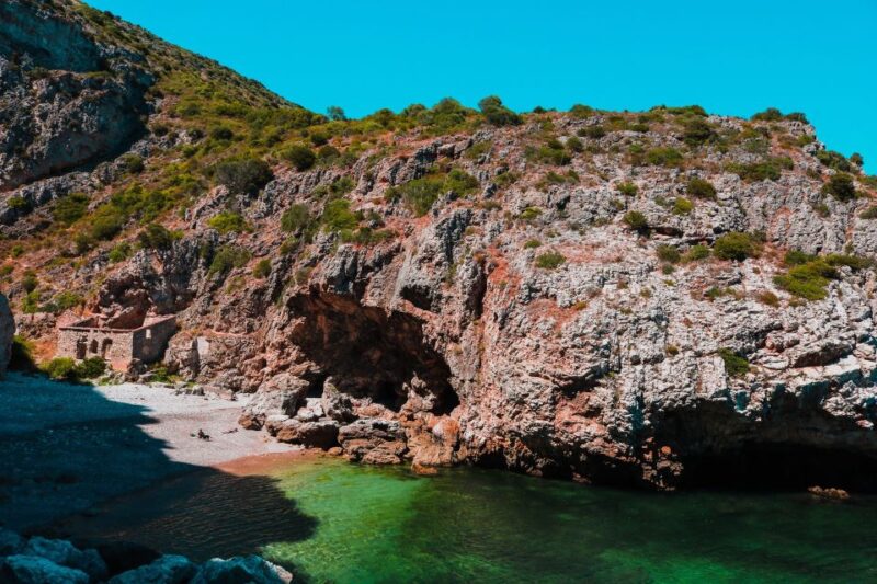 Sesimbra: Arrábida Beaches & Caves Boat Tour With Snorkeling - Experience Features