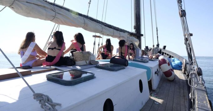 Sesimbra & Arrábida: Full-Day Traditional Boat Experience - On-Board Activities and Amenities