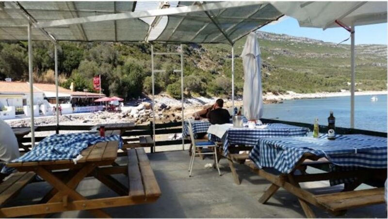 Sesimbra: Boat Tour With Lunch at Portinho Da Arrabida - Meeting Point and What to Bring