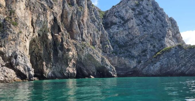 Sesimbra: Boat Trip Along Beaches and Bays With Snorkeling - Duration and Group Size