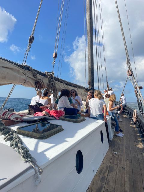 Sesimbra Cliffs: 1943 Traditional Boat Tour - Exploring Magnificent Cliffs