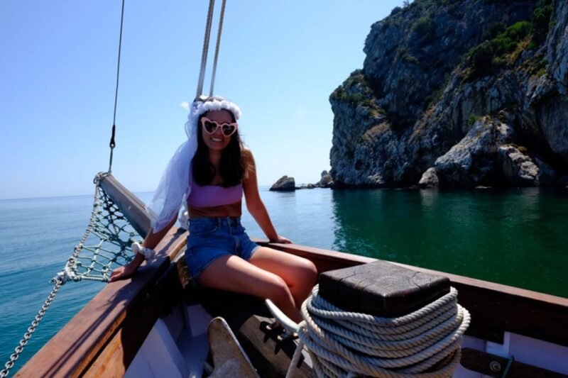 Sesimbra: Cliffs, Bays & Beaches Aboard a Traditional Boat - Included Amenities and Services