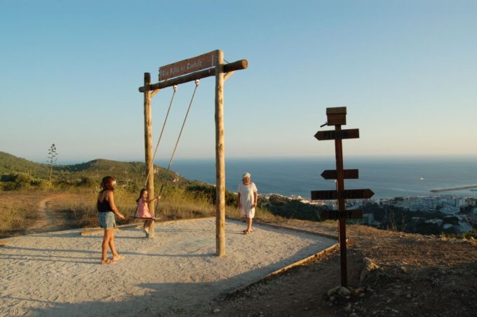 Sesimbra: Half-Day Tour to Arrabida With Wine Tasting - Traditional Tile-Making Demonstration