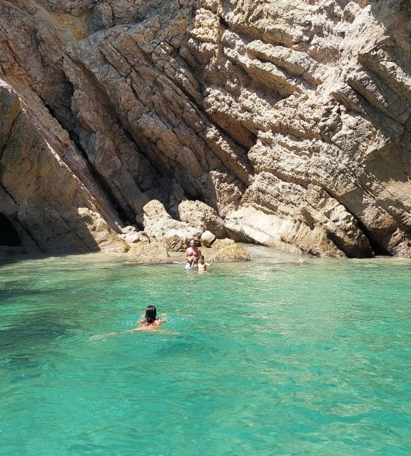 Sesimbra: Private Boat Tour - Wild Beaches, Secret Bays, Caves - Itinerary Highlights