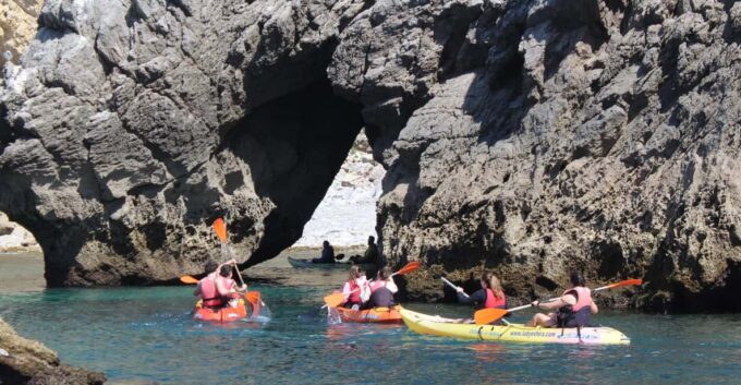 Sesimbra: Ribeiro Cavalo Beach, Caves, & Arrábida Kayak Tour - Scenic Highlights