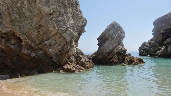 Sesimbra: Ribeiro Do Cavalo Beach Roundtrip Boat Transfer - Additional Support
