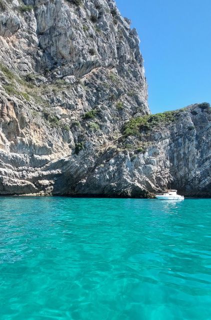 Sesimbra: Secret Bays and Beaches Boat Tour With Snorkeling - Key Points