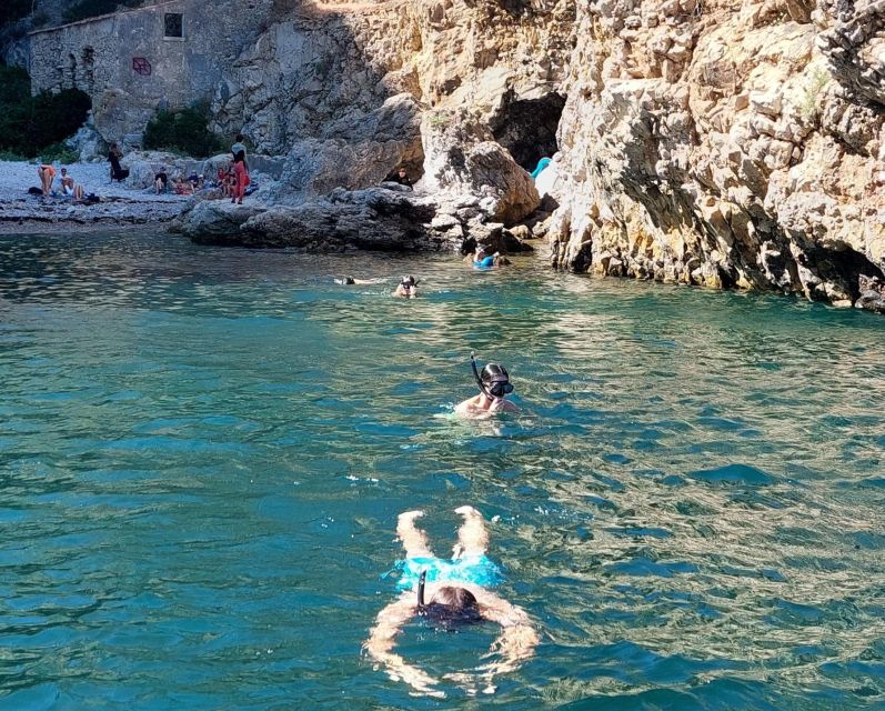 Sesimbra: Secret Bays and Beaches Boat Tour With Snorkeling - Meeting Point and What to Bring