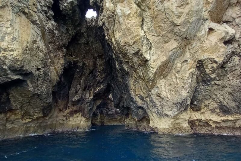 Sesimbra: Wild Beaches and Caves Boat Tour - Safety and Inclusions