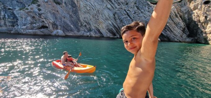 Sesimbra: Wild Beaches and Caves Boat Tour - Participant Requirements