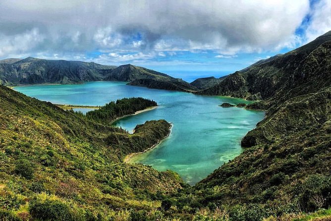Sete Cidades + Lagoa Do Fogo Full-Day Van Tour - Visiting Arruda Pineapple Plantation