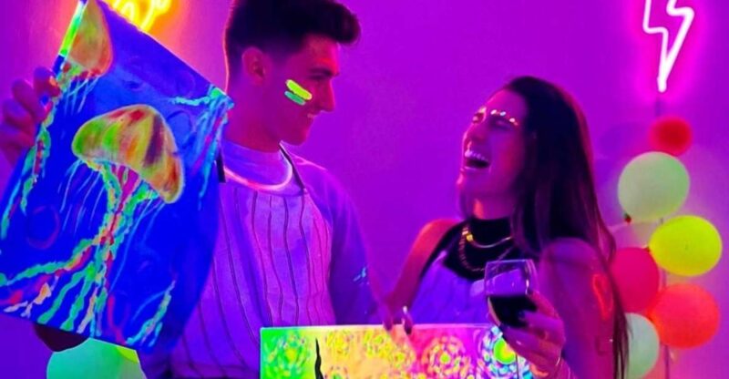 Sevilla: Wine Gogh Glow Academy Paint and Sip Classes - Cancellation Policy