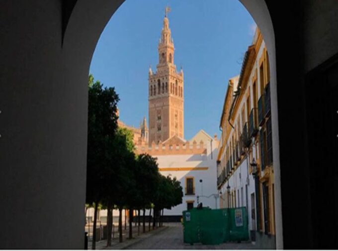 Seville: 1-Hour Walking Tour Barrio De Santa Cruz - Cultural Influences