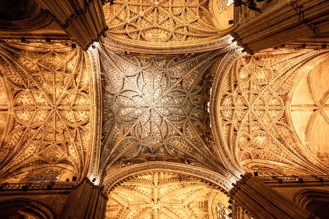 Seville Alcazar, Cathedral and Giralda Skip-The-Line Guided Tour - Exploring the Alcázar