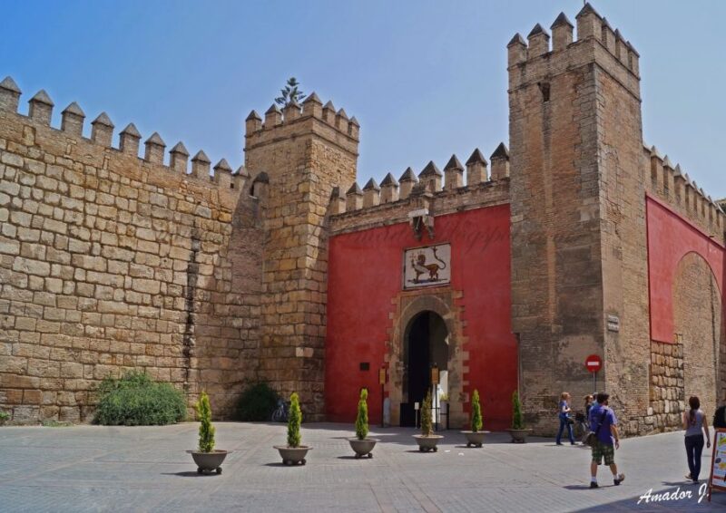 Seville: Alcazar, Cathedral, and Giralda Skip-the-Line Tour - Alcazar Palace: Palace of Dorne