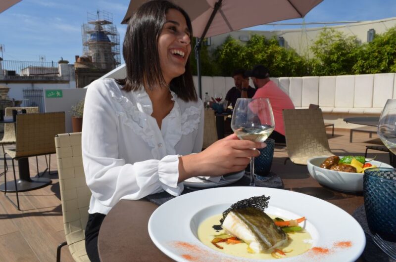 Seville: Alcazar Guided Tour With VR City Tour & Roof Lunch - Key Points