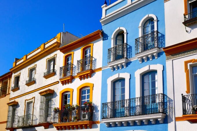 Seville: Authentic and Romantic Horse-Drawn Carriage Ride - Admiring the Guadalquivir River and Surroundings