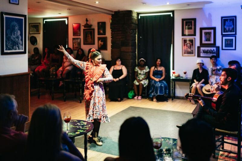 Seville: Baraka Sala Flamenca Show With Drink in Triana - Key Points