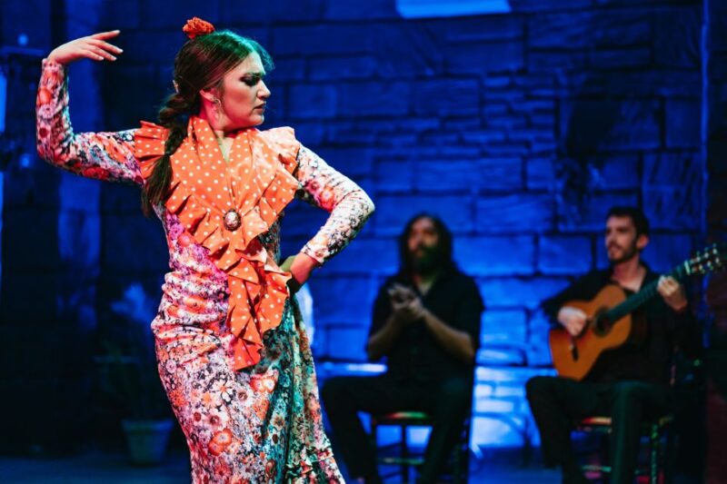 Seville: Baraka Sala Flamenca Show With Drink in Triana - Flamenco Performers