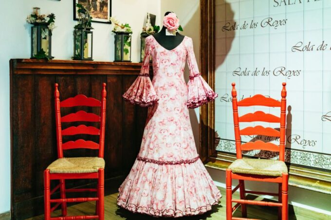 Seville: Baraka Sala Flamenca Show With Drink in Triana - How to Book