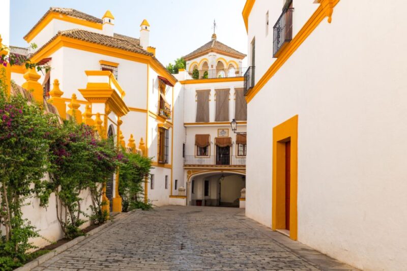 Seville: Barrio De Santa Cruz Small Group Walking Tour - Exploring the Barrio De Santa Cruz