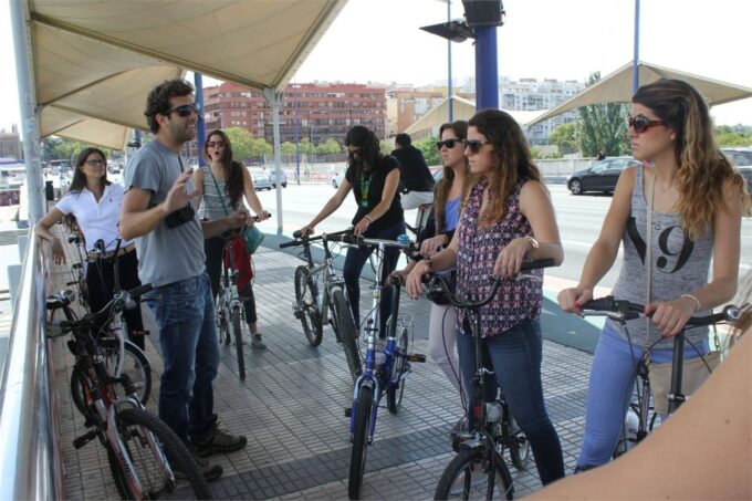 Seville: Bicycle Rental - Self-paced City Discovery