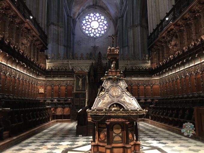 Seville: Cathedral, Giralda, and Royal Alcázar Guided Tour - Giralda Towers Moorish Heritage